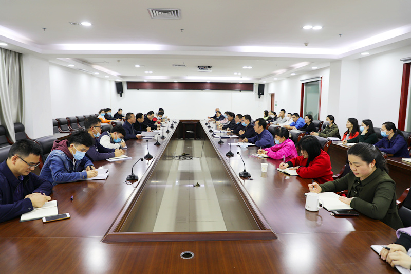 諶宏軍在辦公室工作人員會議上強調： 管理要規(guī)范 節(jié)奏要提升 標準要提高